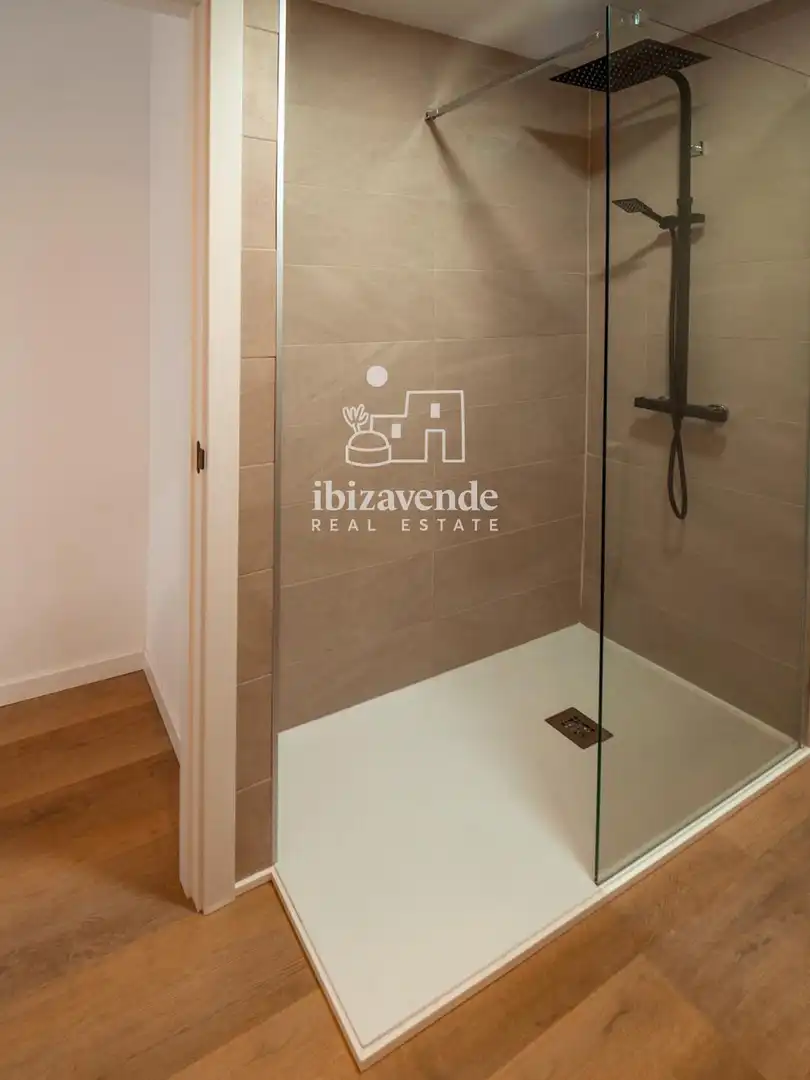 Badezimmer von Wohnung zur Miete in Santa Eulària des Riu mit Klimaanlage, Terrasse und Möbliert