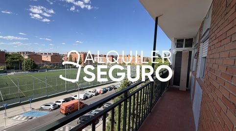 Foto 3 de Piso de alquiler en Villajoyosa, Los Rosales, Madrid Capital