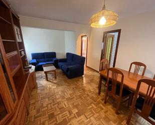 Sala d'estar de Pis de lloguer en  Madrid Capital amb Parquet, Moblat i Rentadora