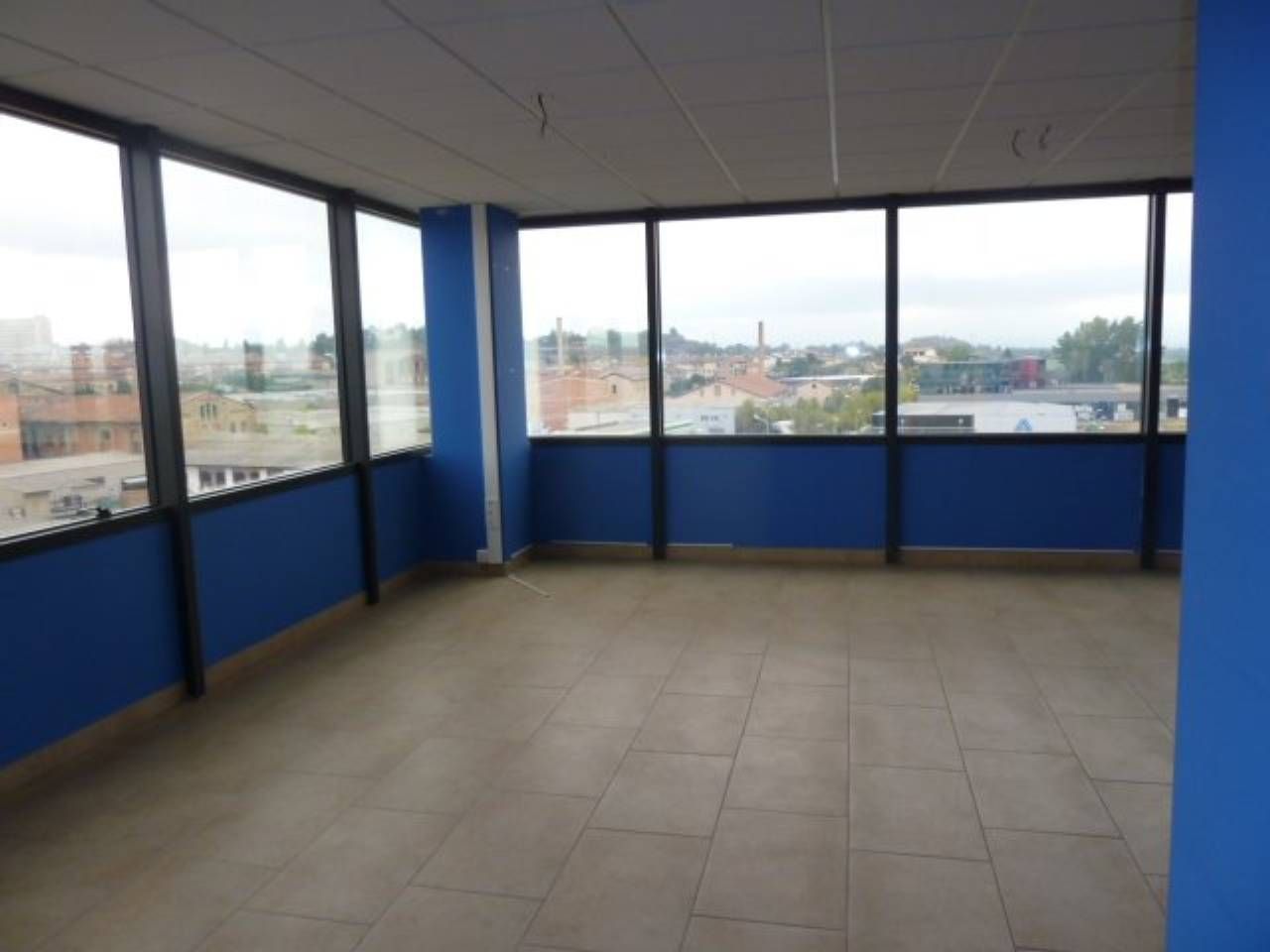 Office to rent in Vic  with Heating