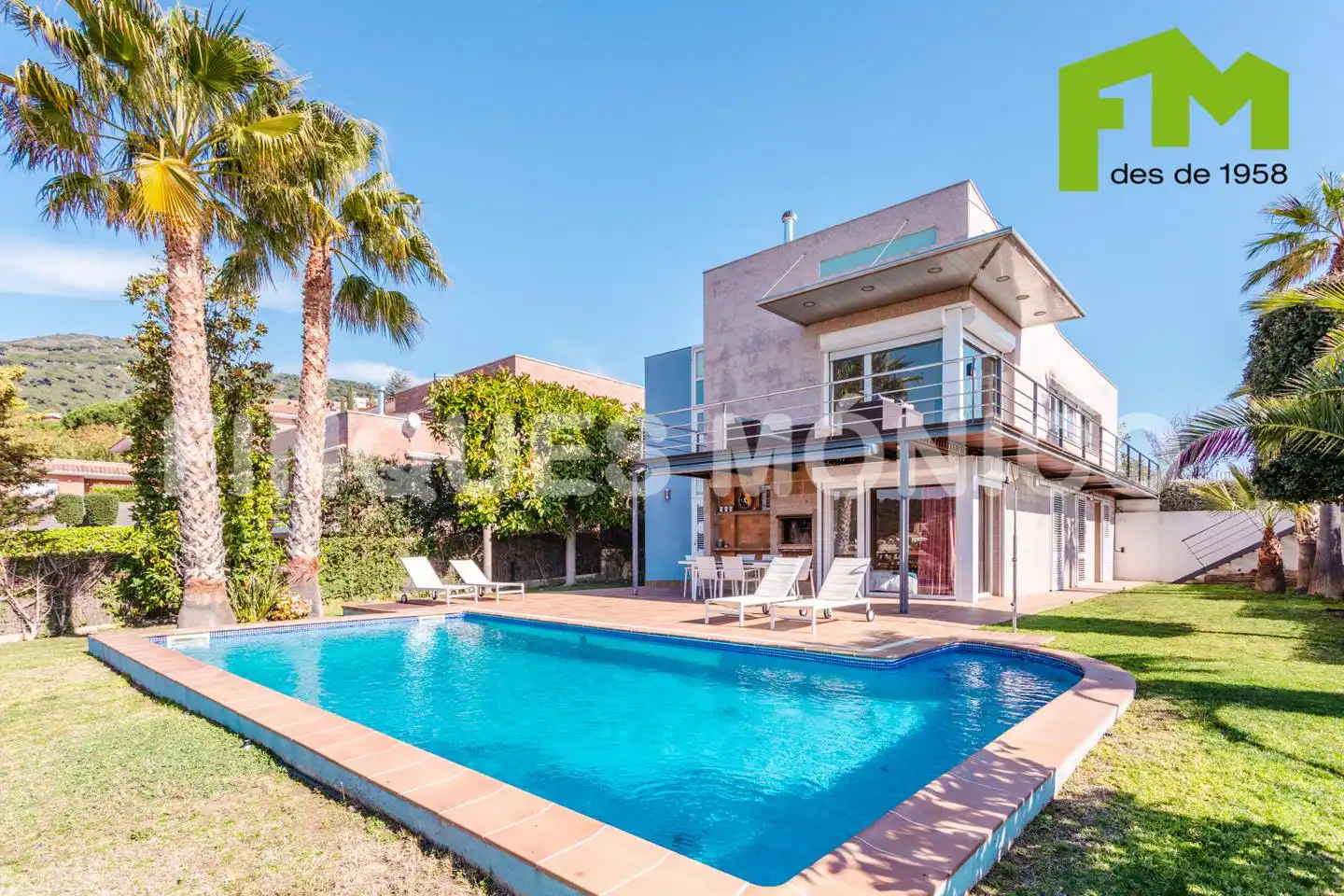Vista exterior de Casa o xalet de lloguer en Teià amb Aire condicionat, Calefacció i Jardí privat