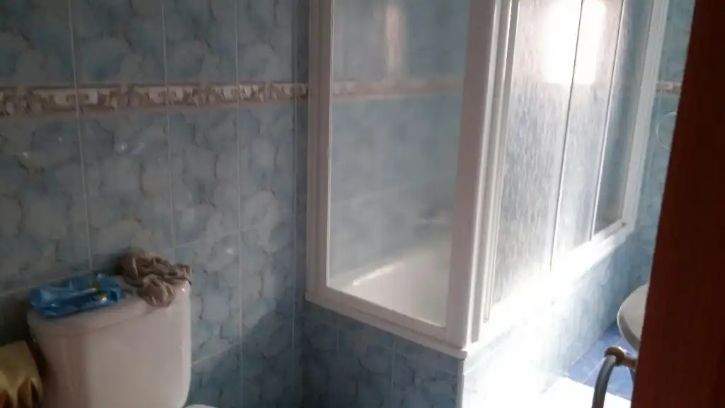 Bany de Casa o xalet en venda en León Capital  amb Calefacció