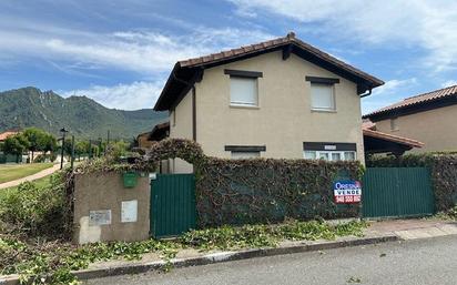 Vista exterior de Casa o xalet en venda en Ayegui / Aiegi amb Terrassa i Piscina