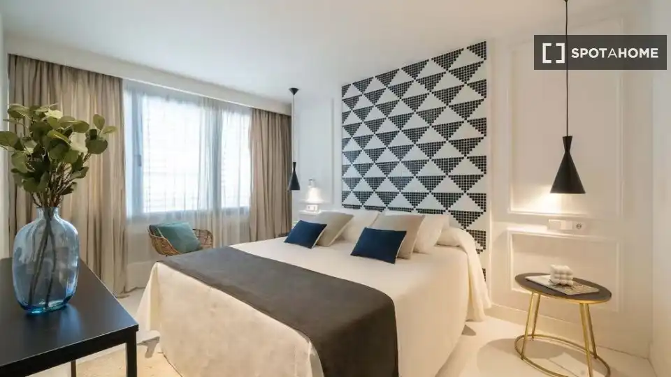 Bedroom of Flat for rent in Madrid  with Air Conditioner, Heating and Furnished