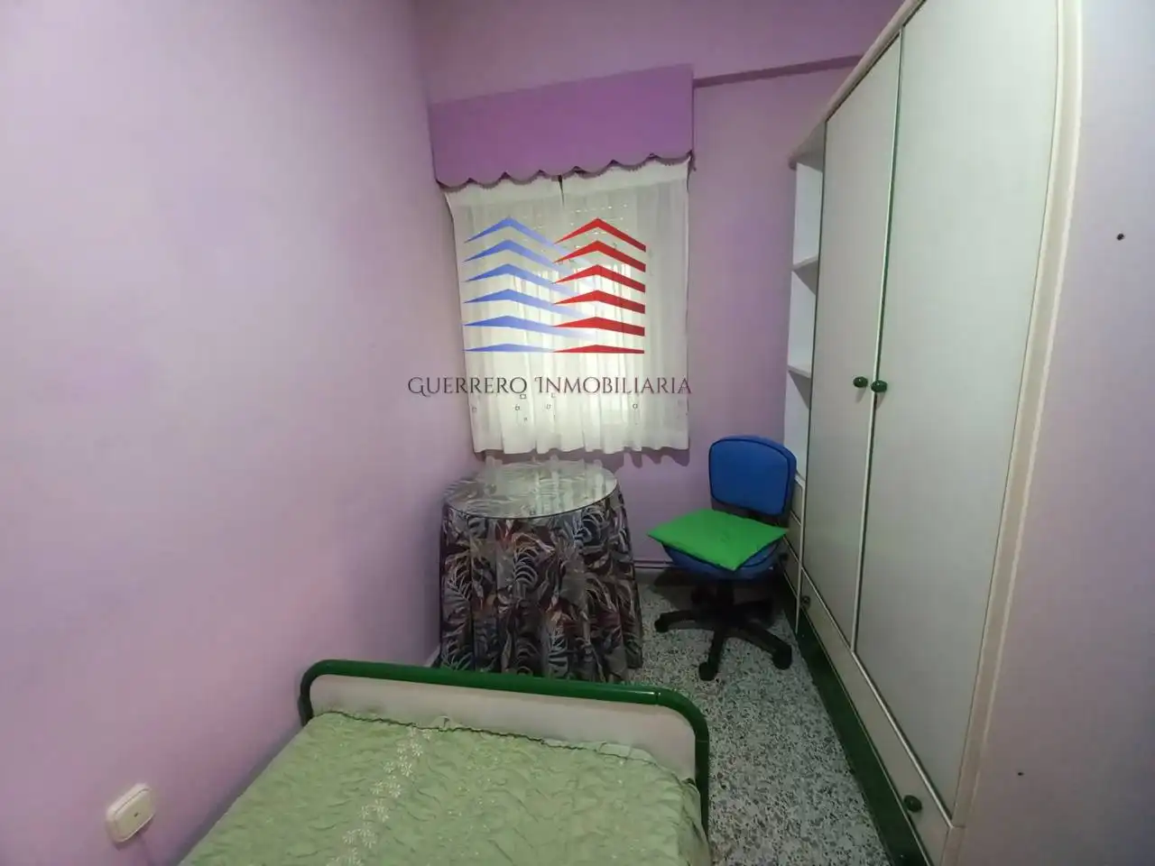 Dormitori de Apartament de lloguer en Ourense Capital  amb Calefacció, Terrassa i Traster