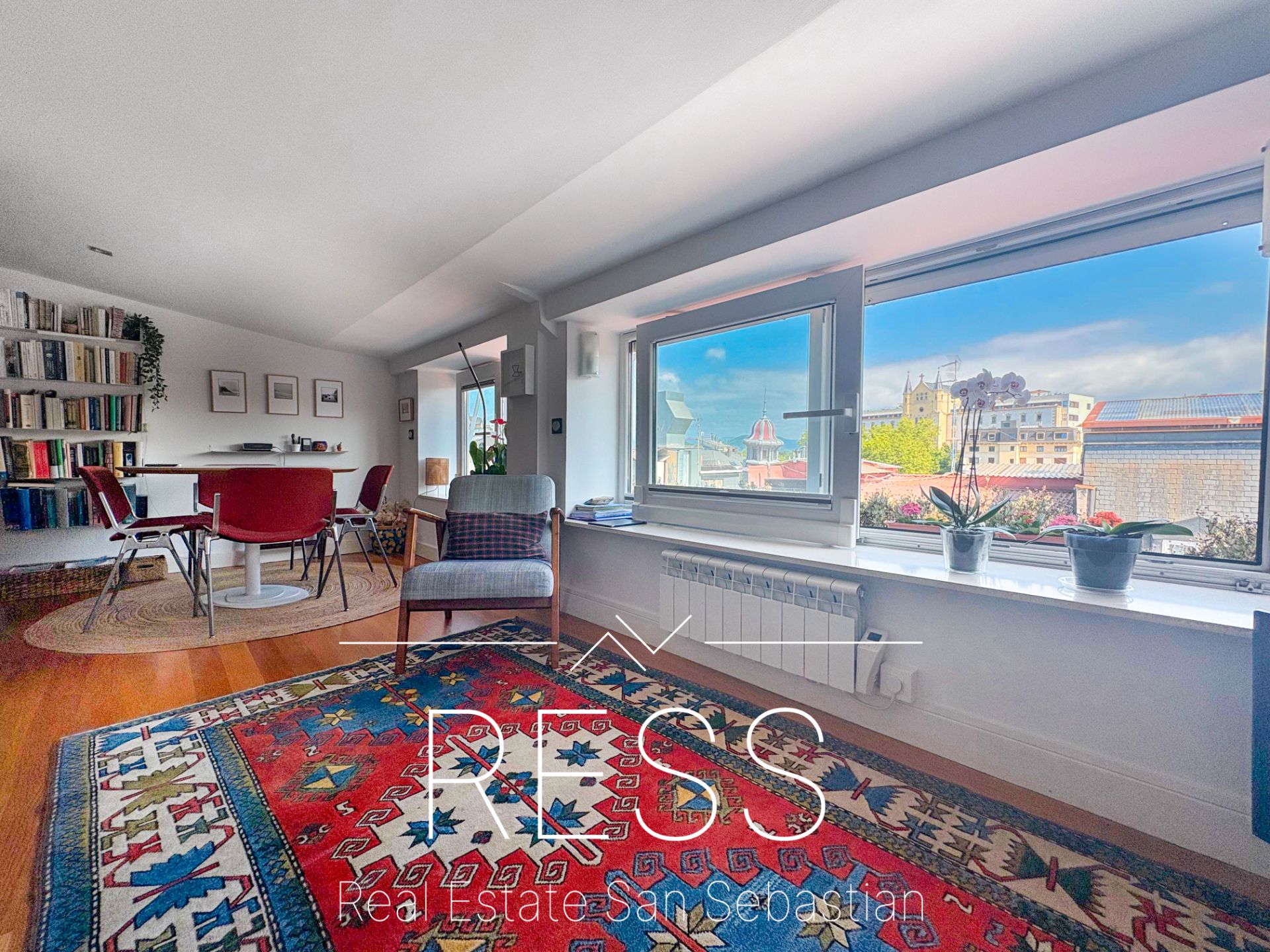 Vista exterior de Piso en venta en Donostia - San Sebastián  con Amueblado