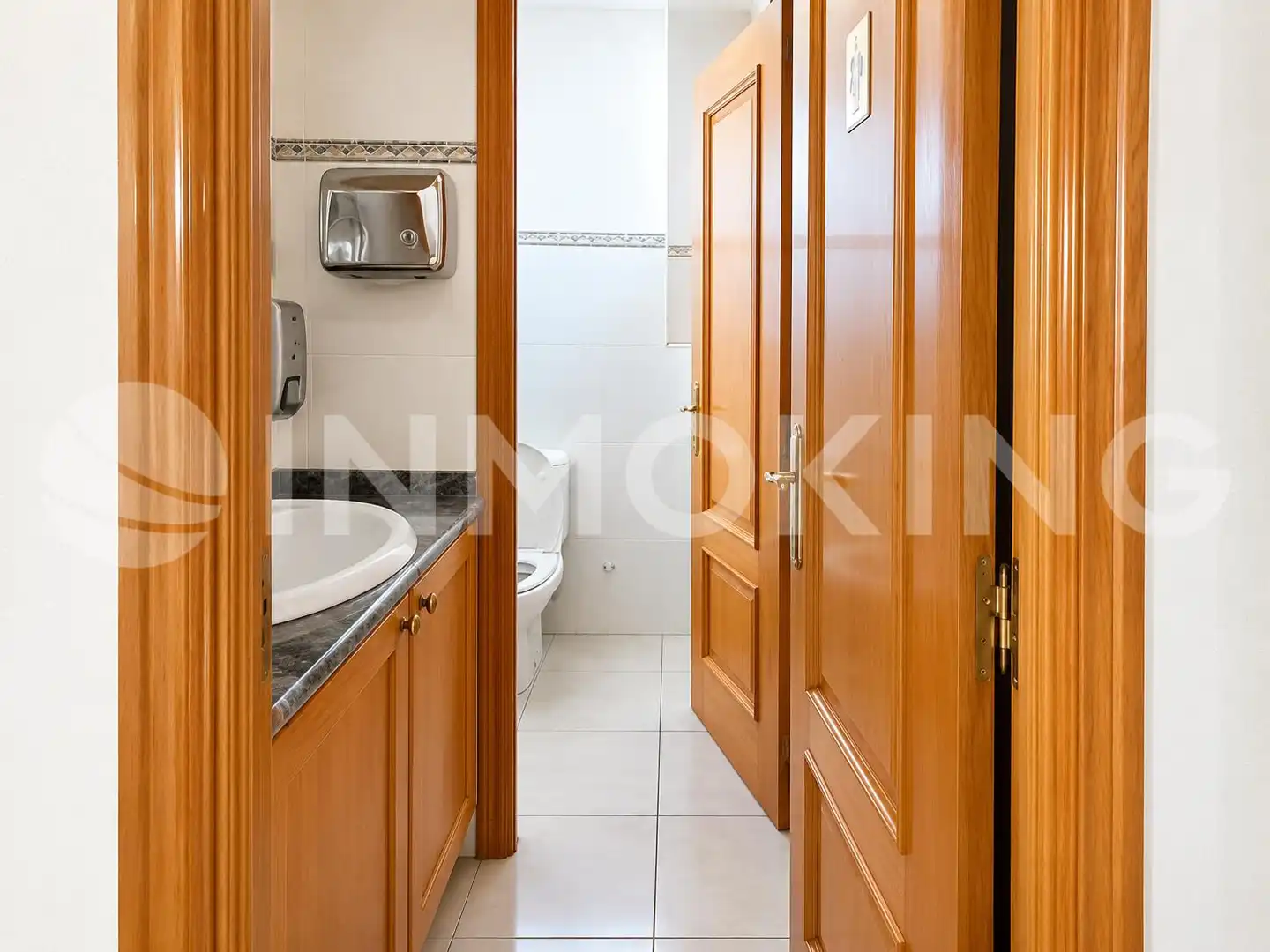 Badezimmer von Fabrikhallen zur Miete in Campanar