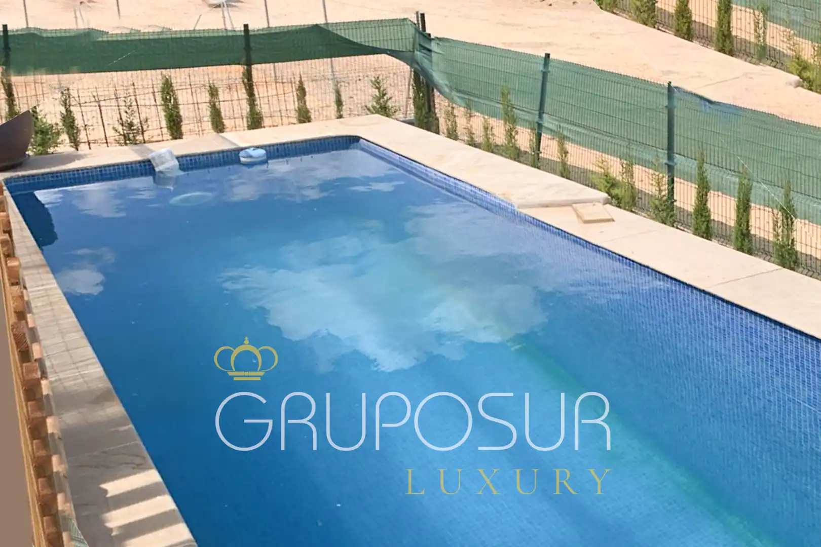 Schwimmbecken von Einfamilien-Reihenhaus zum Verkauf in Valladolid mit Klimaanlage, Heizung und Terrasse