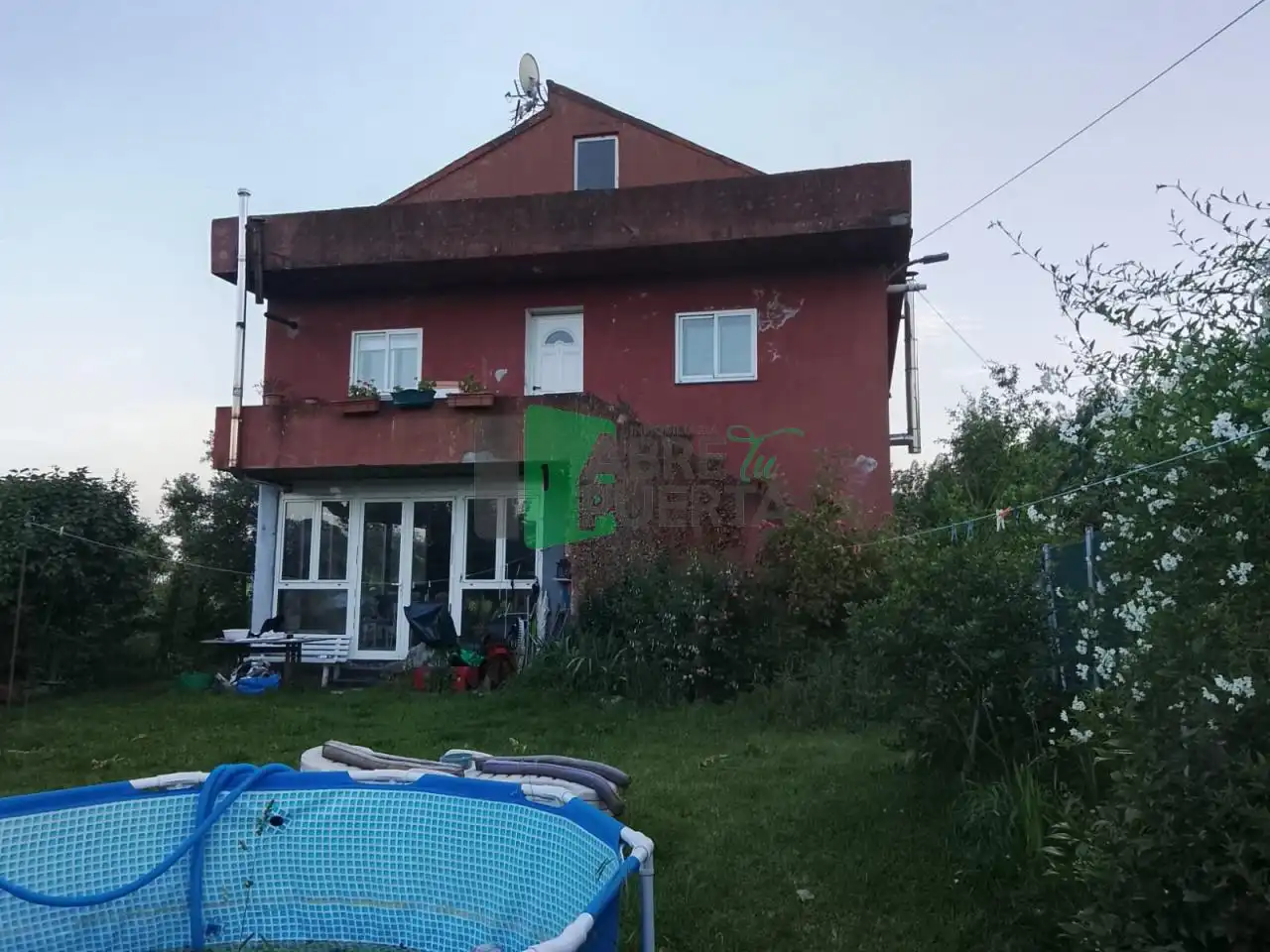 Vista exterior de Casa o chalet en venta en Leiro con Calefacción, Jardín privado y Parquet