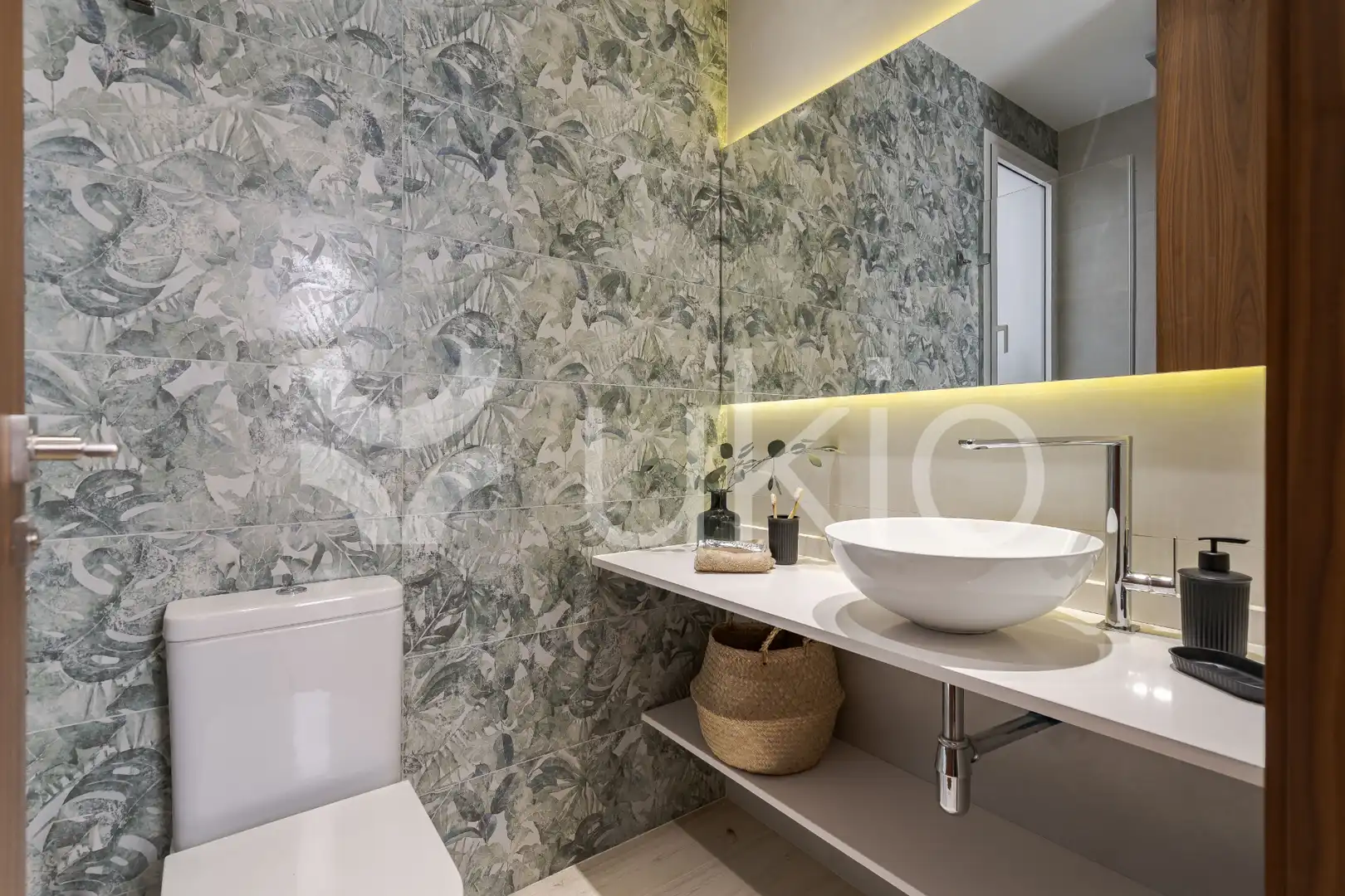 Bany de Apartament de lloguer en Madrid amb Aire condicionat, Calefacció i Moblat