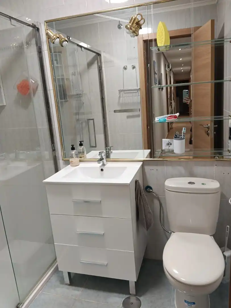 Baño de Piso para compartir en Ávila con Calefacción, Terraza y Amueblado
