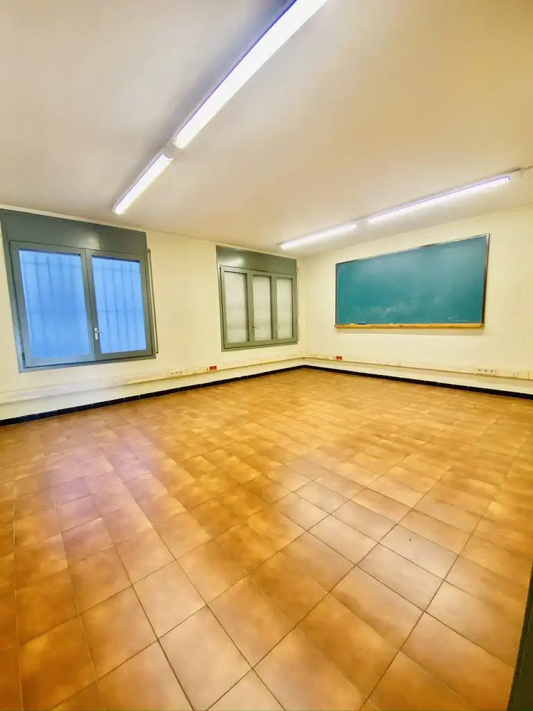 Büro zum Verkauf in Girona mit Klimaanlage und Heizung