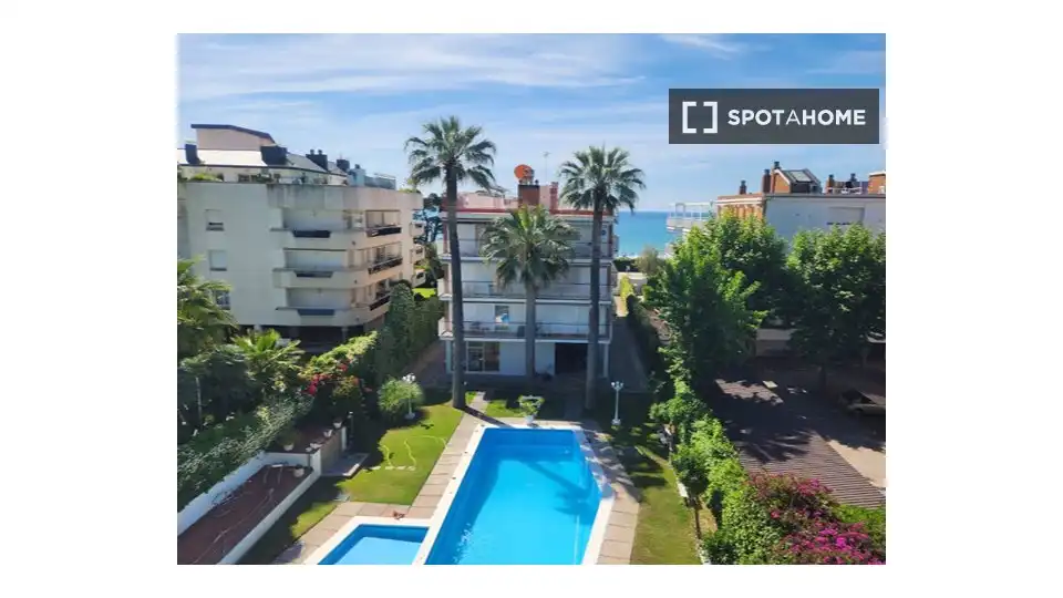 Vista exterior de Pis de lloguer en Sitges amb Aire condicionat, Calefacció i Moblat