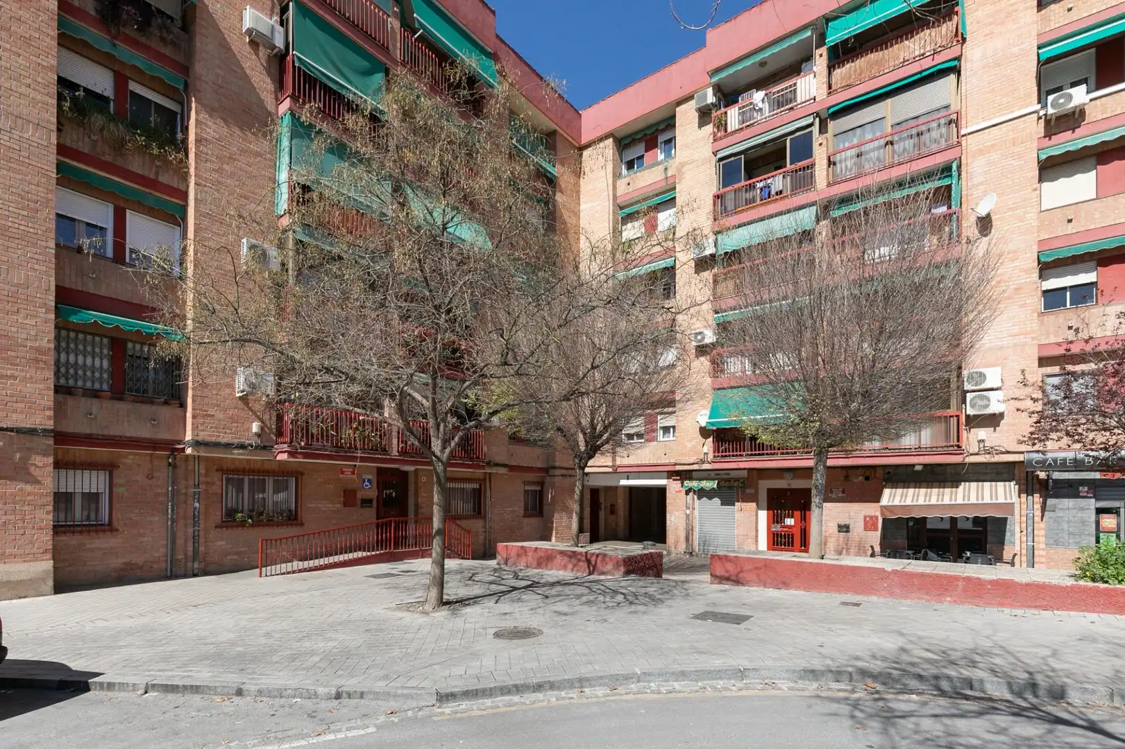 Vista exterior de Piso en venta en Granada con Aire acondicionado y Terraza