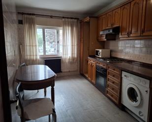 Cuina de Pis en venda en Oviedo  amb Calefacció, Parquet i Traster