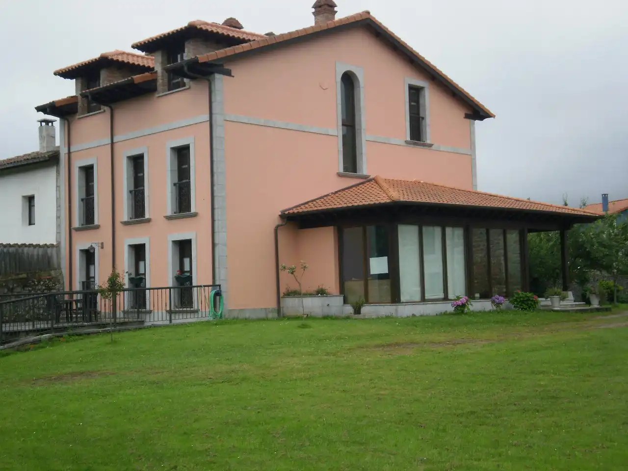 Vista exterior de Apartamento de alquiler en Llanes con Calefacción, Amueblado y Horno