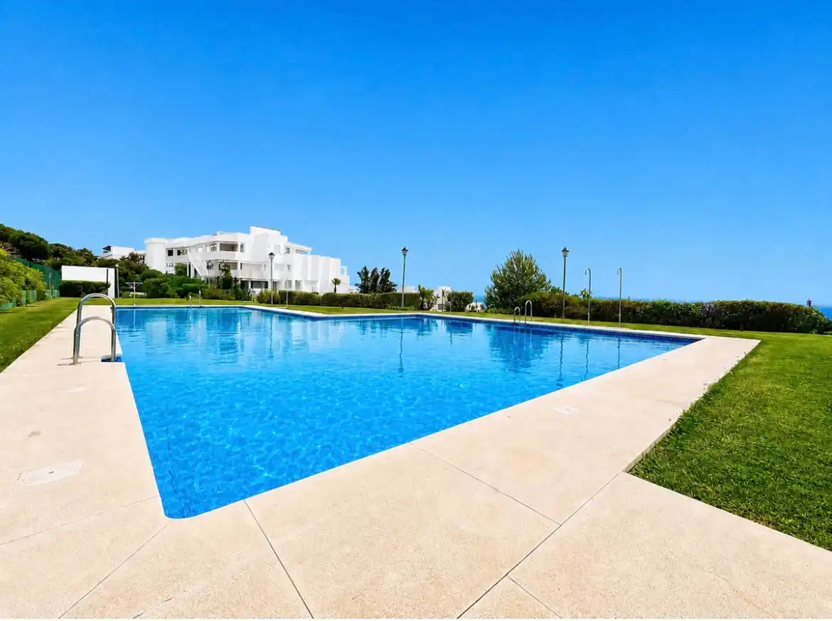 Piscina de Pis en venda en Benalmádena amb Aire condicionat, Terrassa i Moblat
