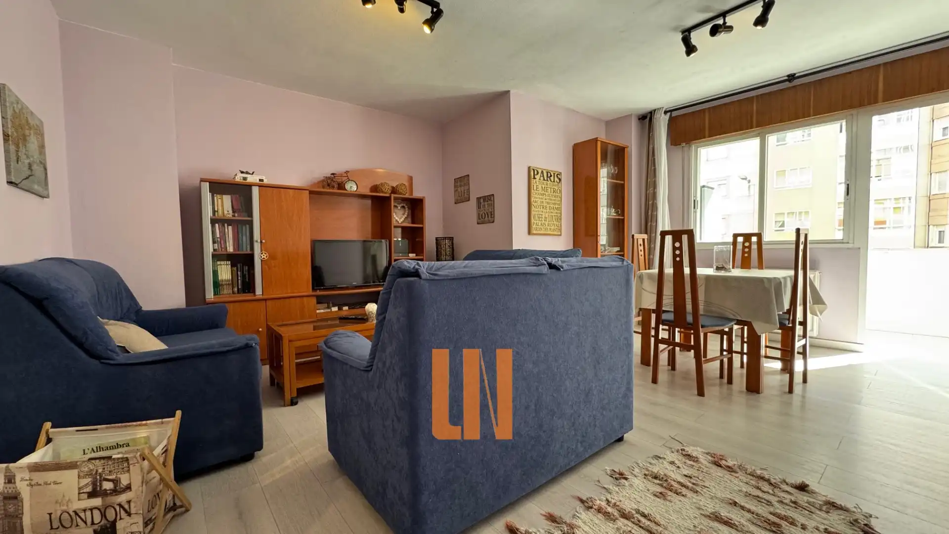 Sala de estar de Piso en venta en Lugo con Calefacción, Trastero y Horno
