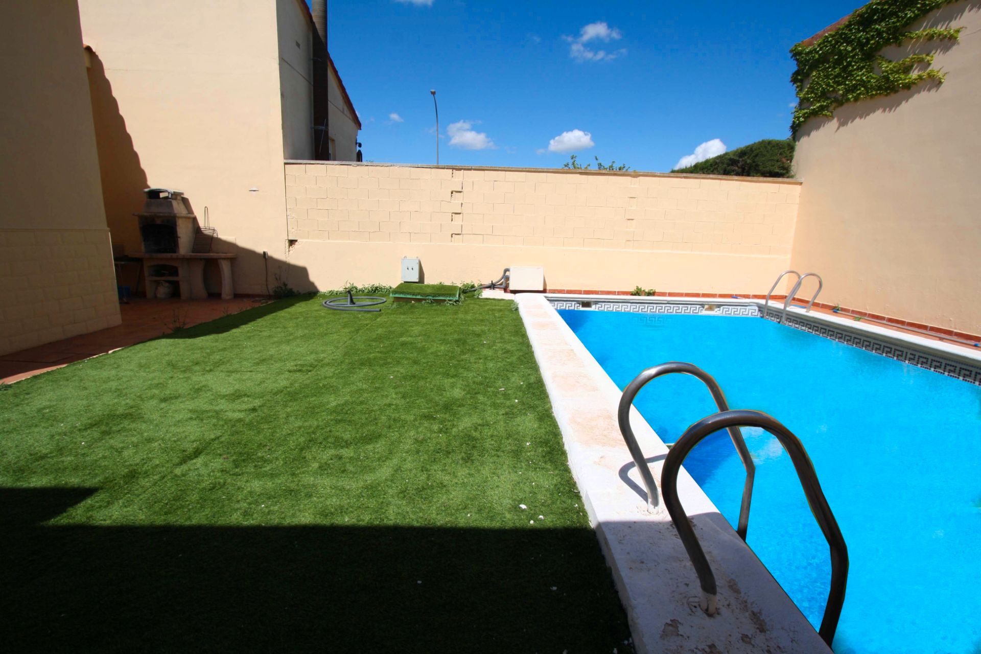 Swimming pool of House or chalet for sale in La Gineta  with Air Conditioner, Heating and Private garden