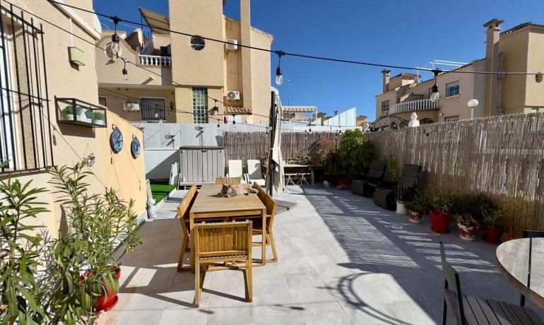 Terrassa de Casa adosada en venda en Orihuela amb Aire condicionat, Jardí privat i Terrassa