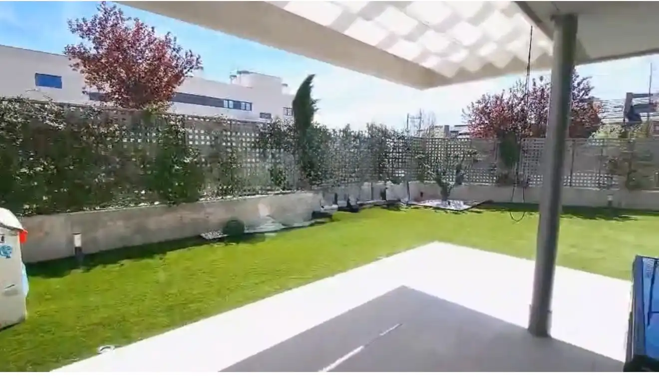 Ground floor for rent in Avenida Víctimas del Terrorismo, Valenoso
