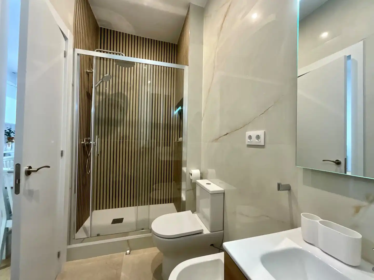 Piso con terraza en venta en Calle MARINA, imagen 14
