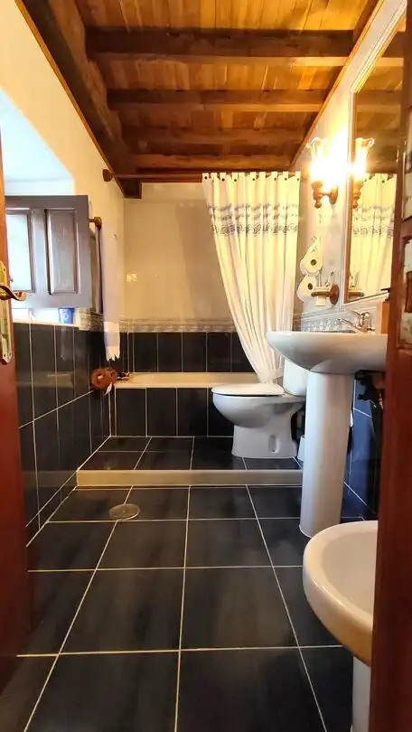 Bany de Casa o xalet en venda en Los Tojos  amb Calefacció i Moblat