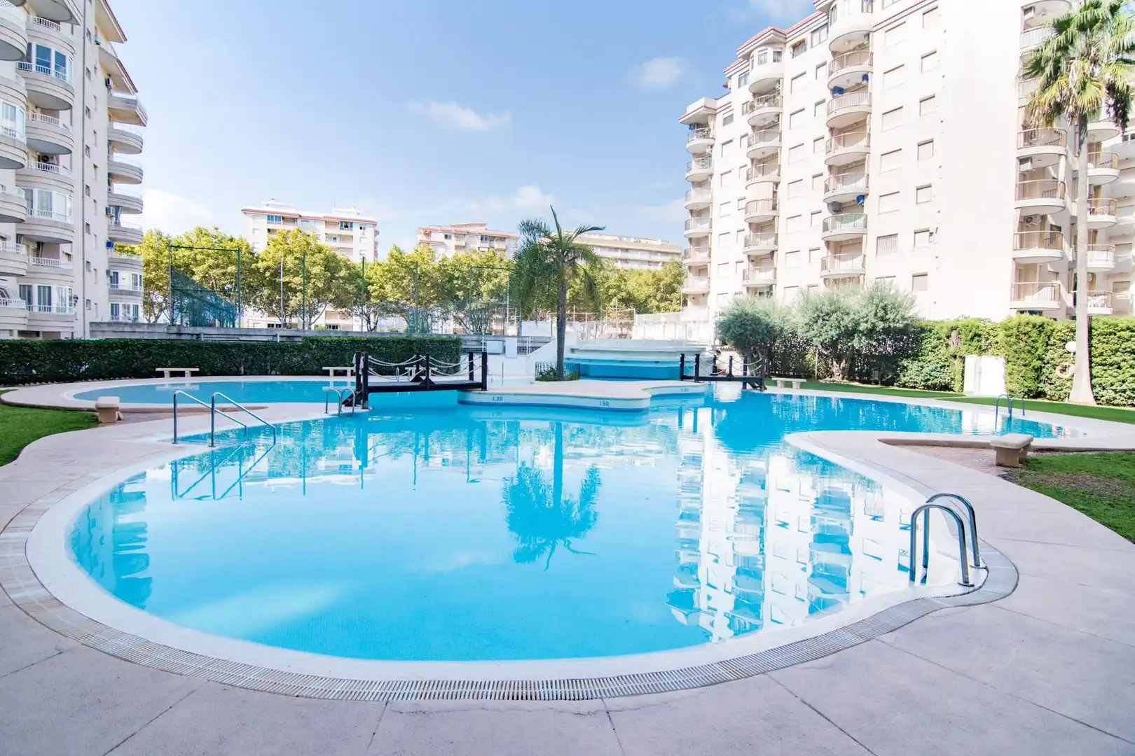 Schwimmbecken von Wohnungen zum Verkauf in Gandia mit Klimaanlage, Privatgarten und Terrasse