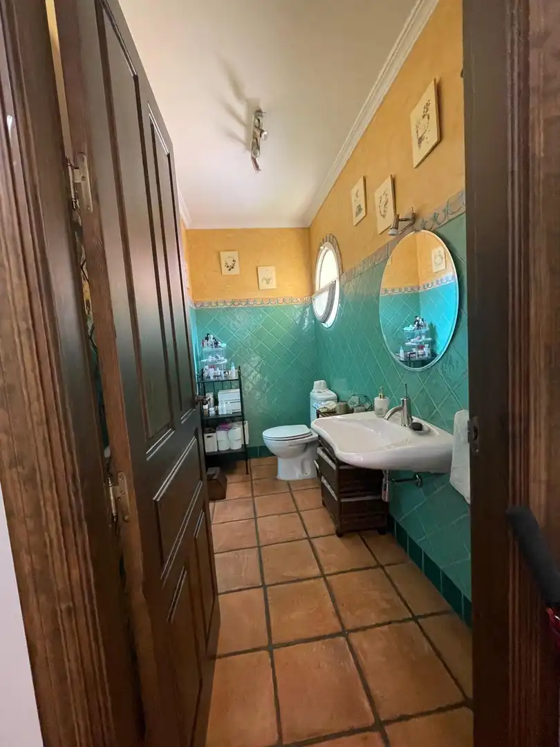 Bathroom of Houses for sale in Algeciras  with Air Conditioner, Private garden and Swimming Pool