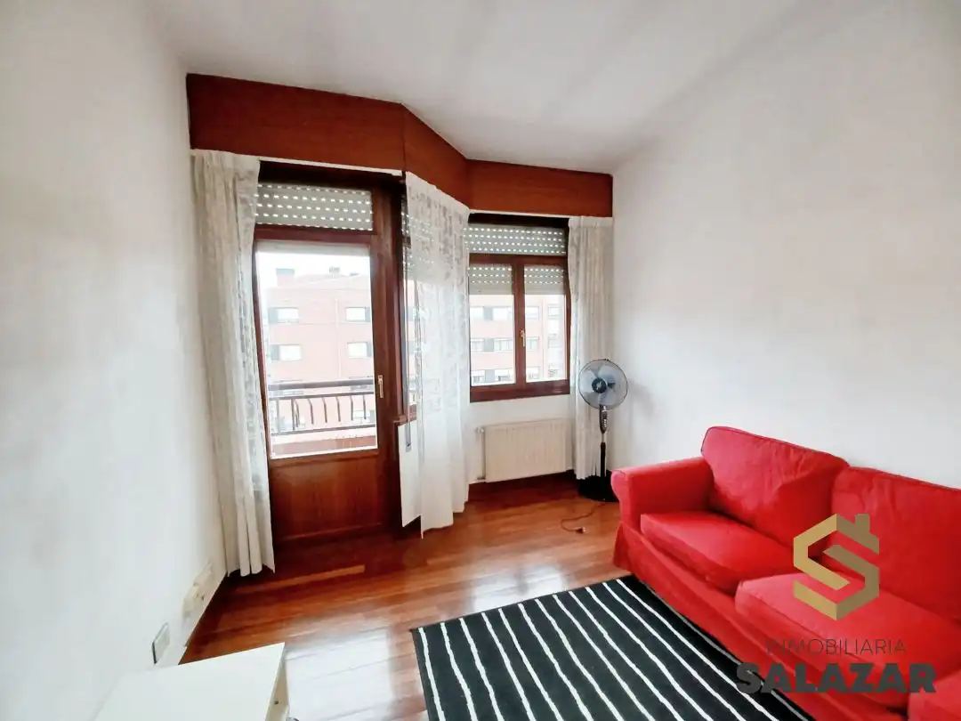 Sala d'estar de Apartament de lloguer en Bilbao  amb Calefacció, Terrassa i Microones