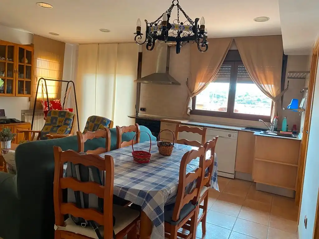 Menjador de Casa o xalet en venda en Valjunquera amb Aire condicionat, Jardí privat i Terrassa