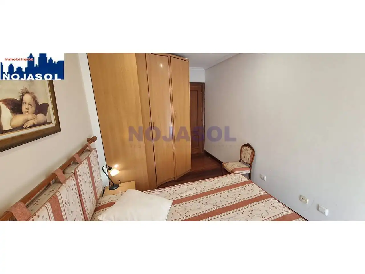 Dormitori de Apartament de lloguer en Noja amb Calefacció, Terrassa i Moblat