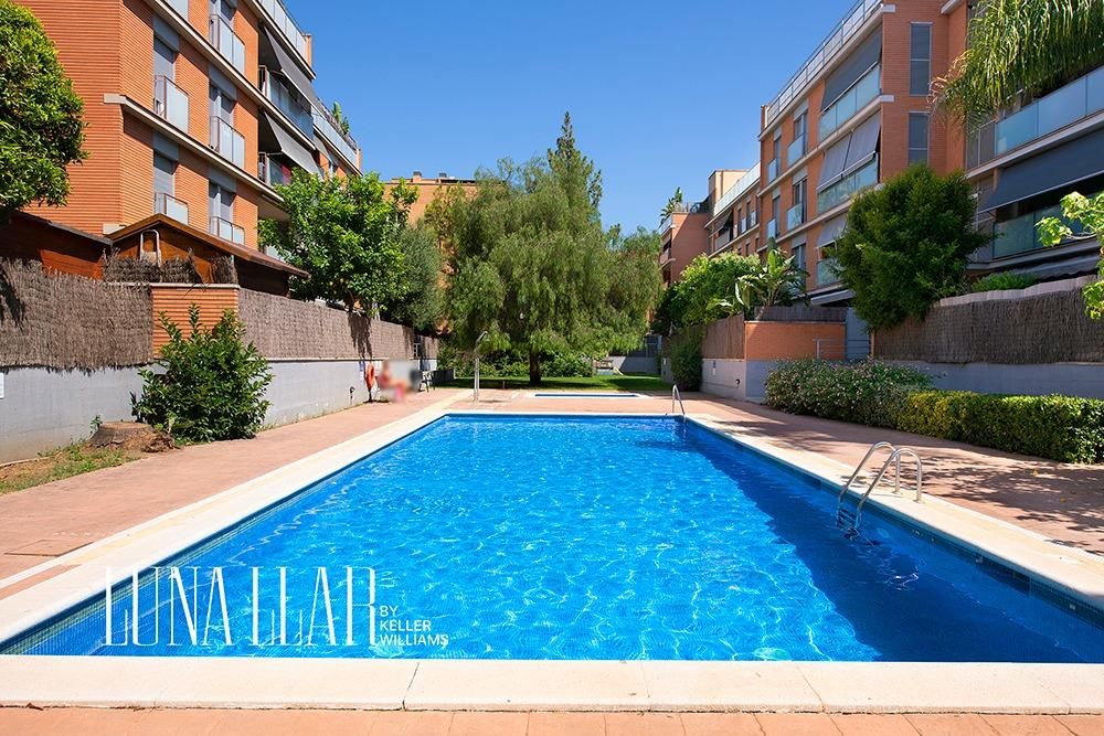 Piscina de Planta baixa en venda en Castelldefels amb Calefacció, Terrassa i Balcó