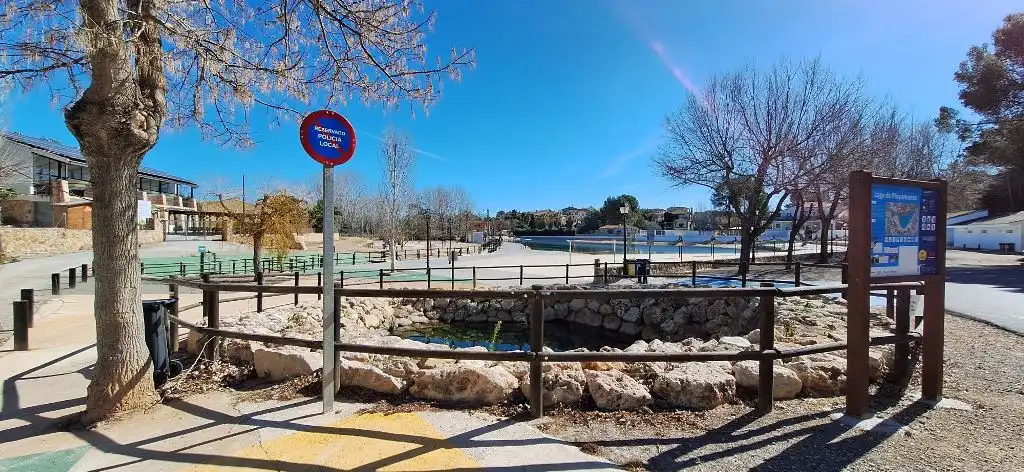 Vista exterior de Casa o xalet en venda en Navarrés amb Jardí privat, Terrassa i Piscina