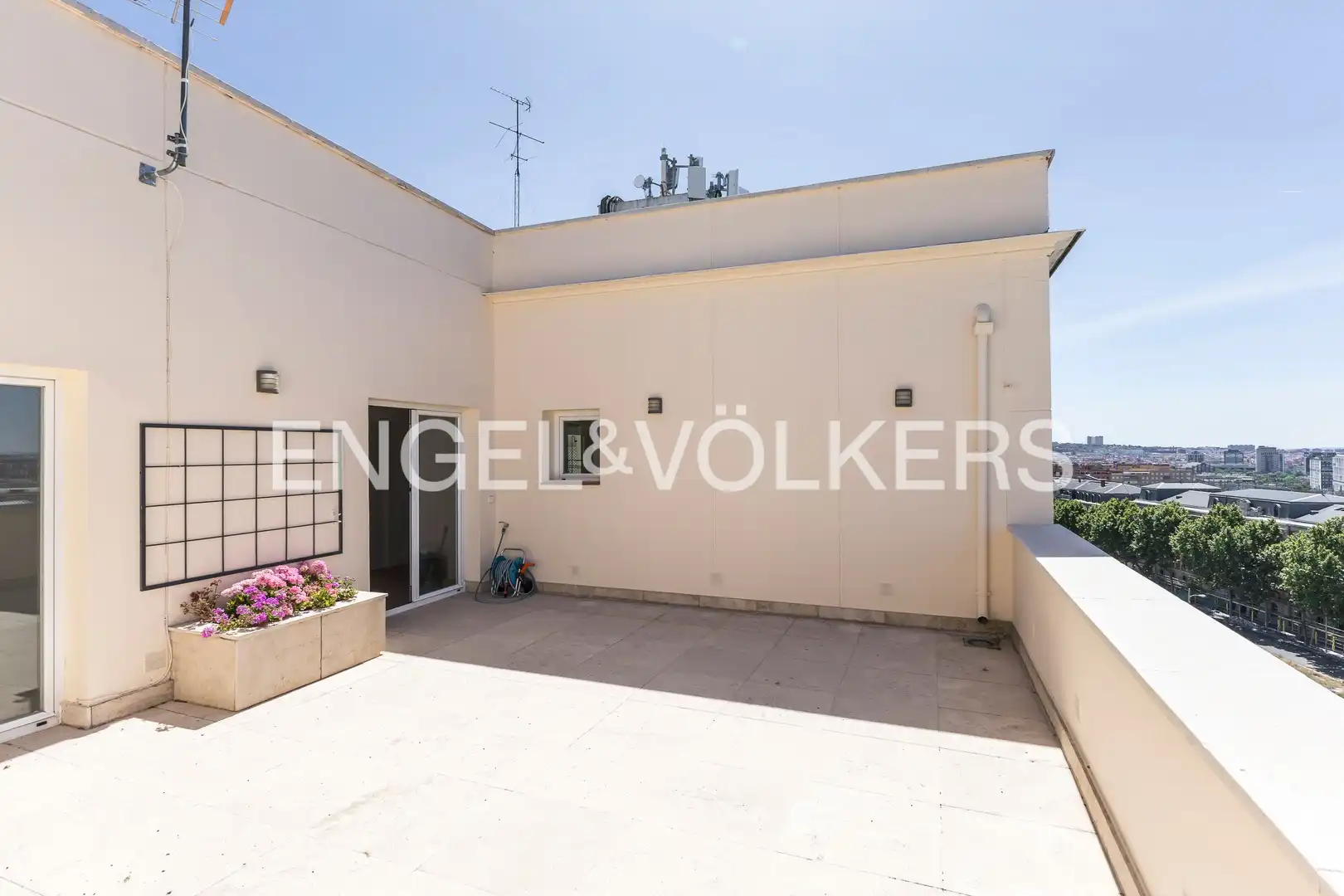 Terrassa de Àtic de lloguer en Madrid amb Aire condicionat, Calefacció i Parquet