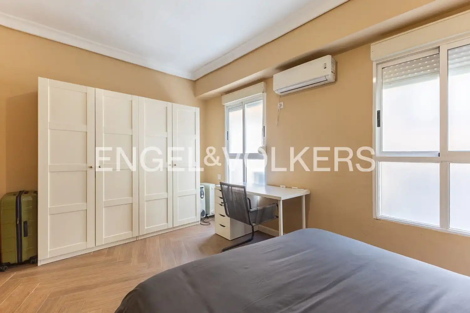 Schlafzimmer von Wohnung zur Miete in Valencia mit Klimaanlage, Heizung und Terrasse