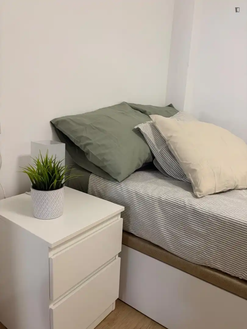 Schlafzimmer von Wohnungen zur Miete in Zaragoza mit Klimaanlage, Möbliert und Ofen