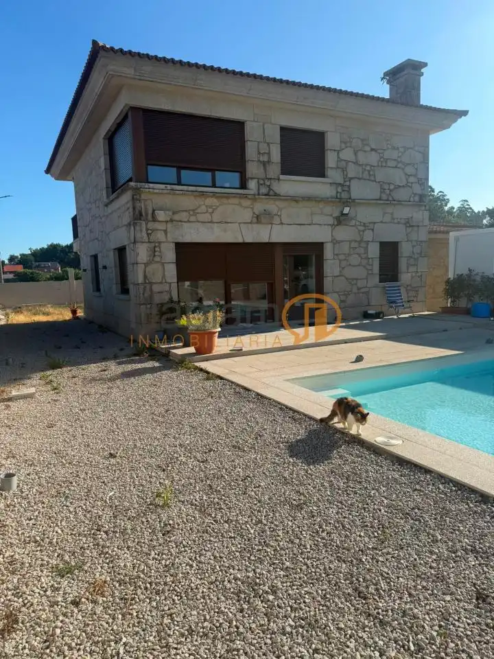 Vista exterior de Casa o chalet en venta en Vilanova de Arousa con Calefacción, Jardín privado y Terraza