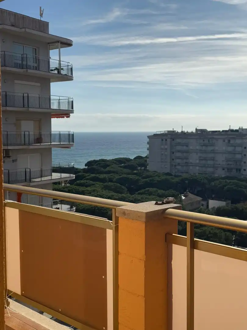 Vista exterior de Pis en venda en Blanes amb Piscina i Balcó