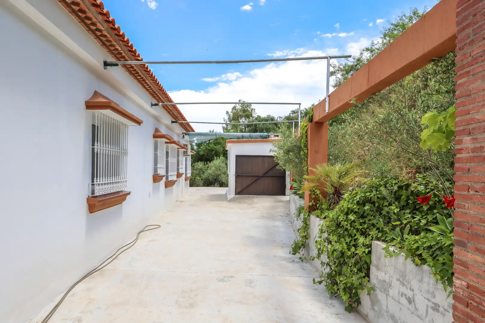 Exterior view of Houses for sale in Monda  with Air Conditioner, Private garden and Storage room
