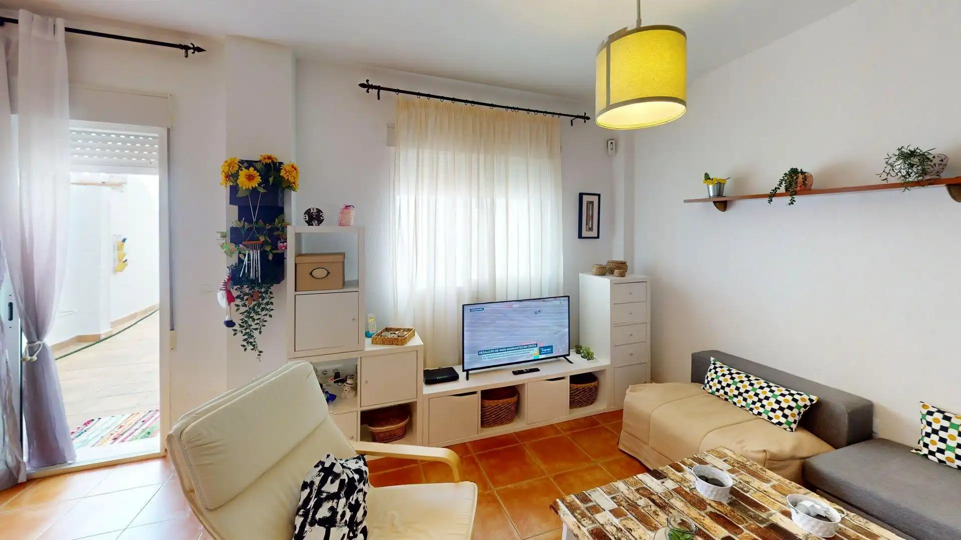 Sala d'estar de Casa adosada en venda en Cartaya amb Aire condicionat, Calefacció i Alarma