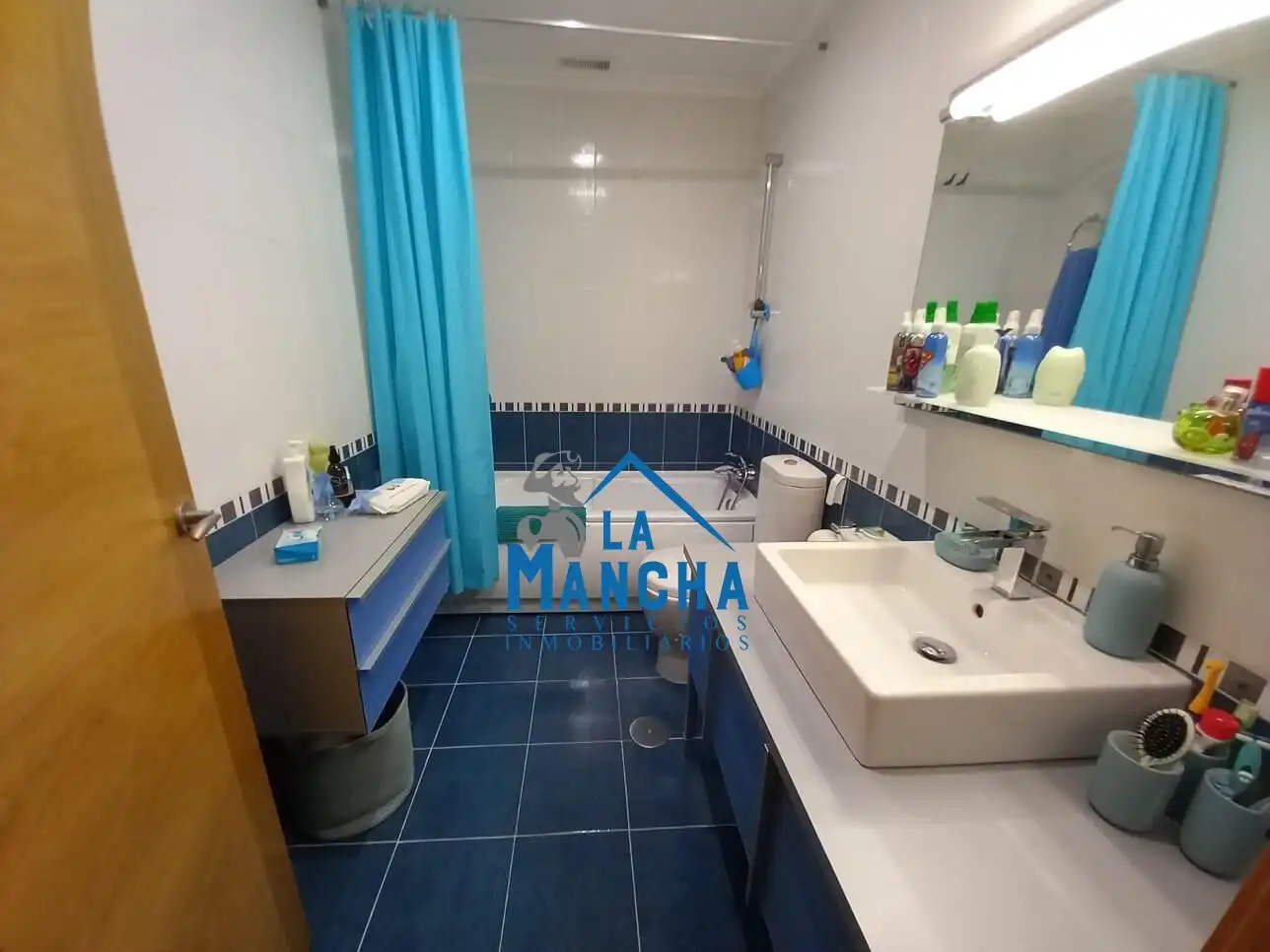 Badezimmer von Einfamilien-Reihenhaus zum Verkauf in La Gineta mit Abstellraum und Schwimmbad
