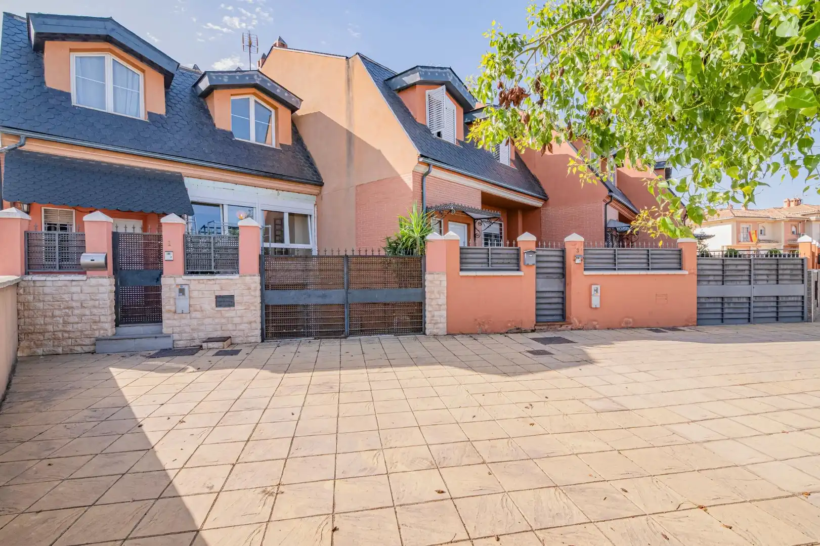 Vista exterior de Casa adosada en venta en Armilla con Aire acondicionado, Calefacción y Terraza