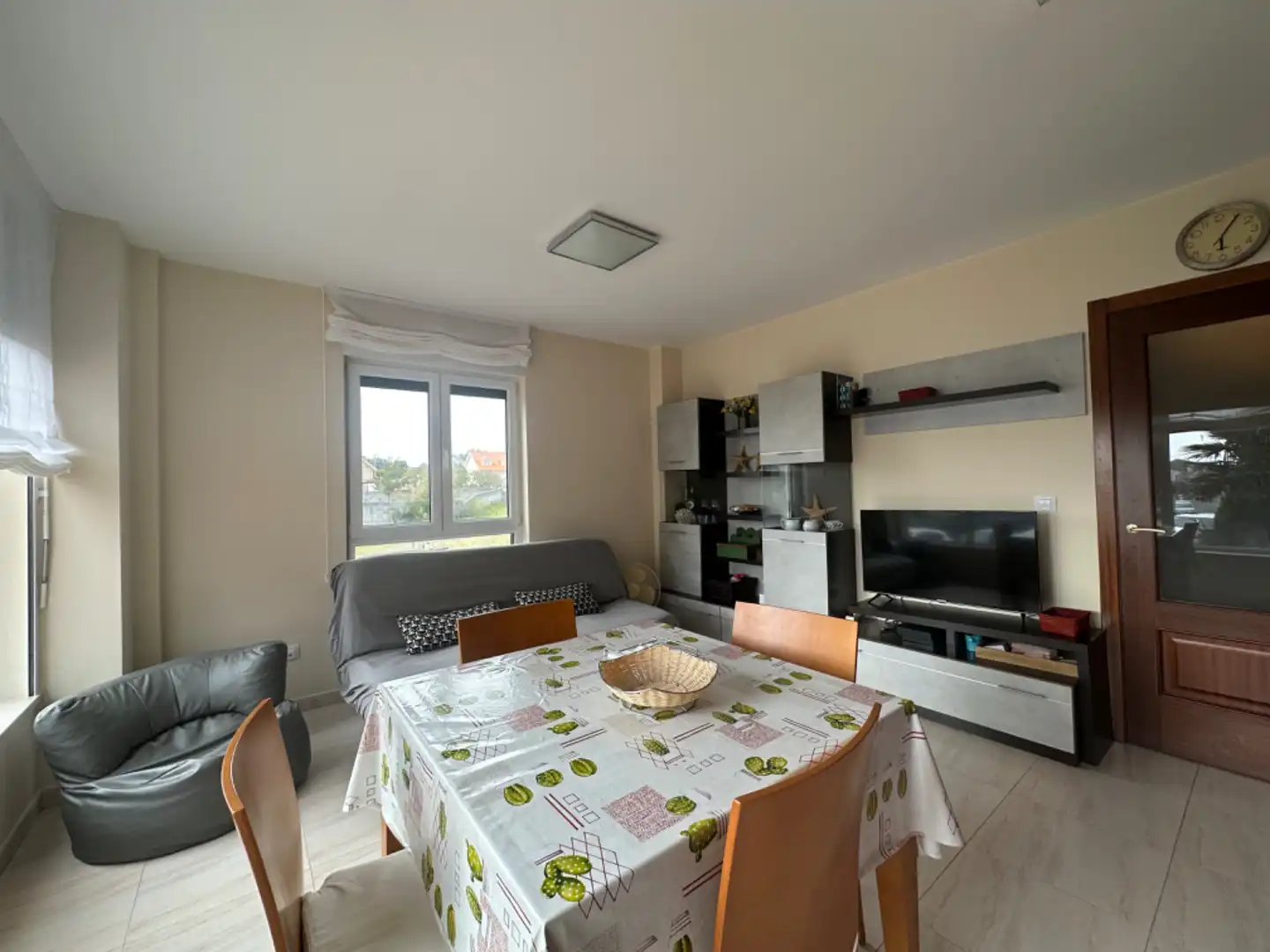Sala de estar de Apartamento de alquiler en Ribeira con Amueblado