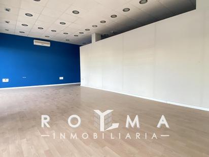 Premises for sale in  Sevilla Capital