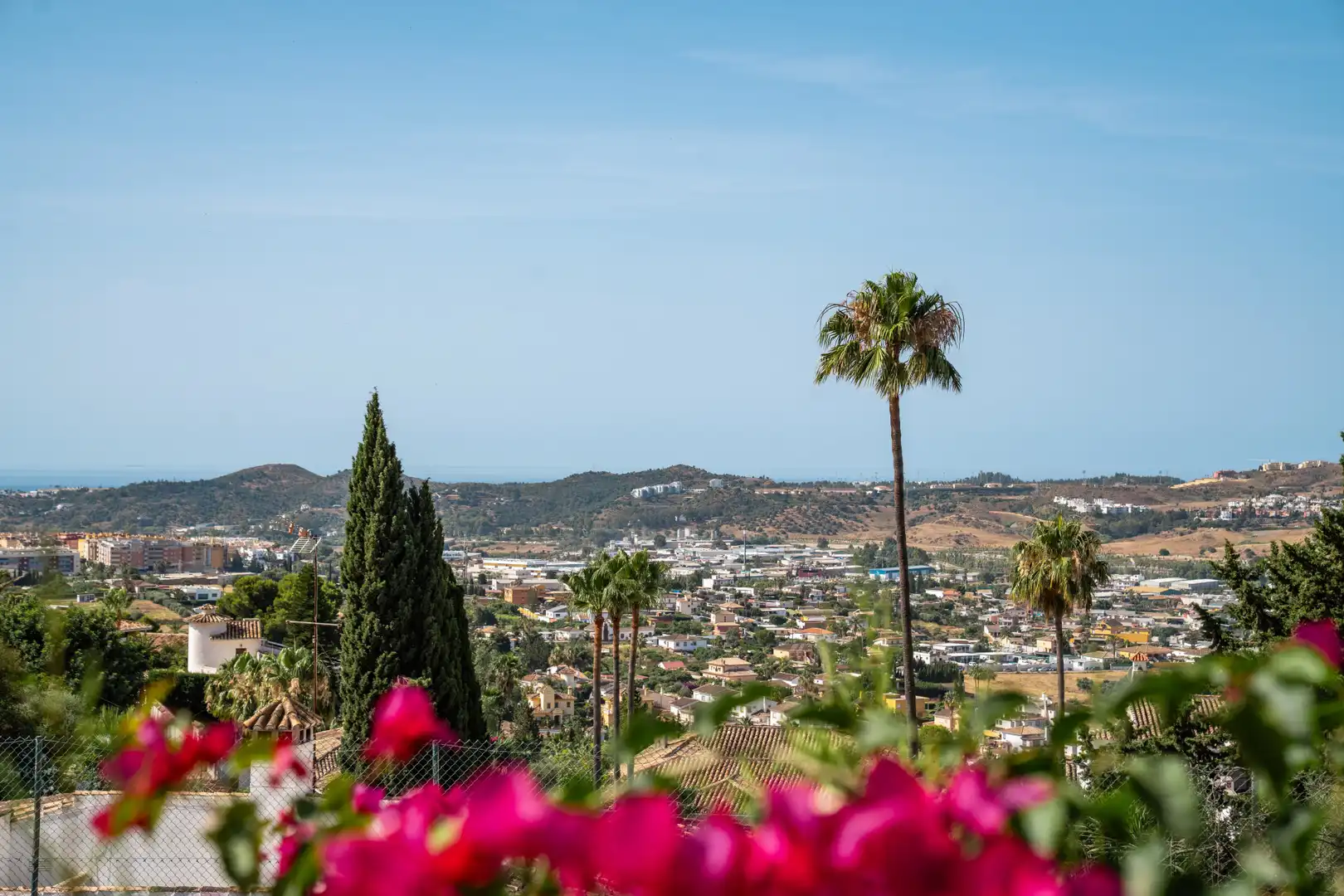 Vista exterior de Casa o xalet en venda en Mijas amb Aire condicionat, Jardí privat i Terrassa