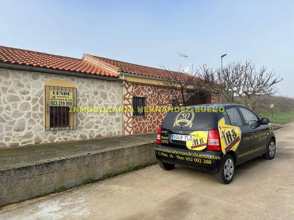 Vista exterior de Casa o chalet en venta en Forfoleda con Calefacción y Terraza