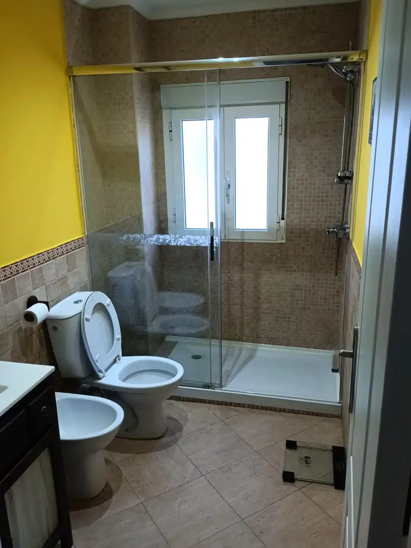 Bany de Pis en venda en Huelva amb Aire condicionat i Terrassa