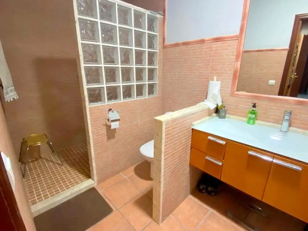 Baño de Piso en venta en Mogente / Moixent con Aire acondicionado, Calefacción y Terraza