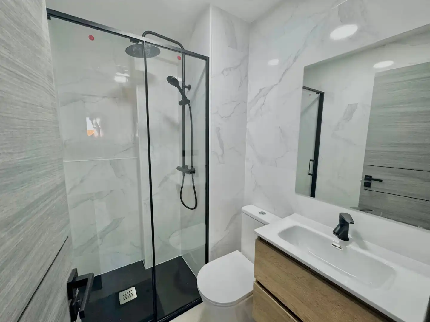 Bathroom of Flat for share in El Naranjo